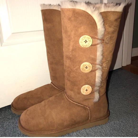 uggs three button boot